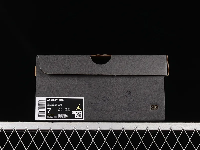 All categories Air Jordan Jordan series basketball shoes Air Jordan 1 Mid Air Jordan 1 Mid AJ1 Joe 1 black and white sports culture basketball shoes 554724-095